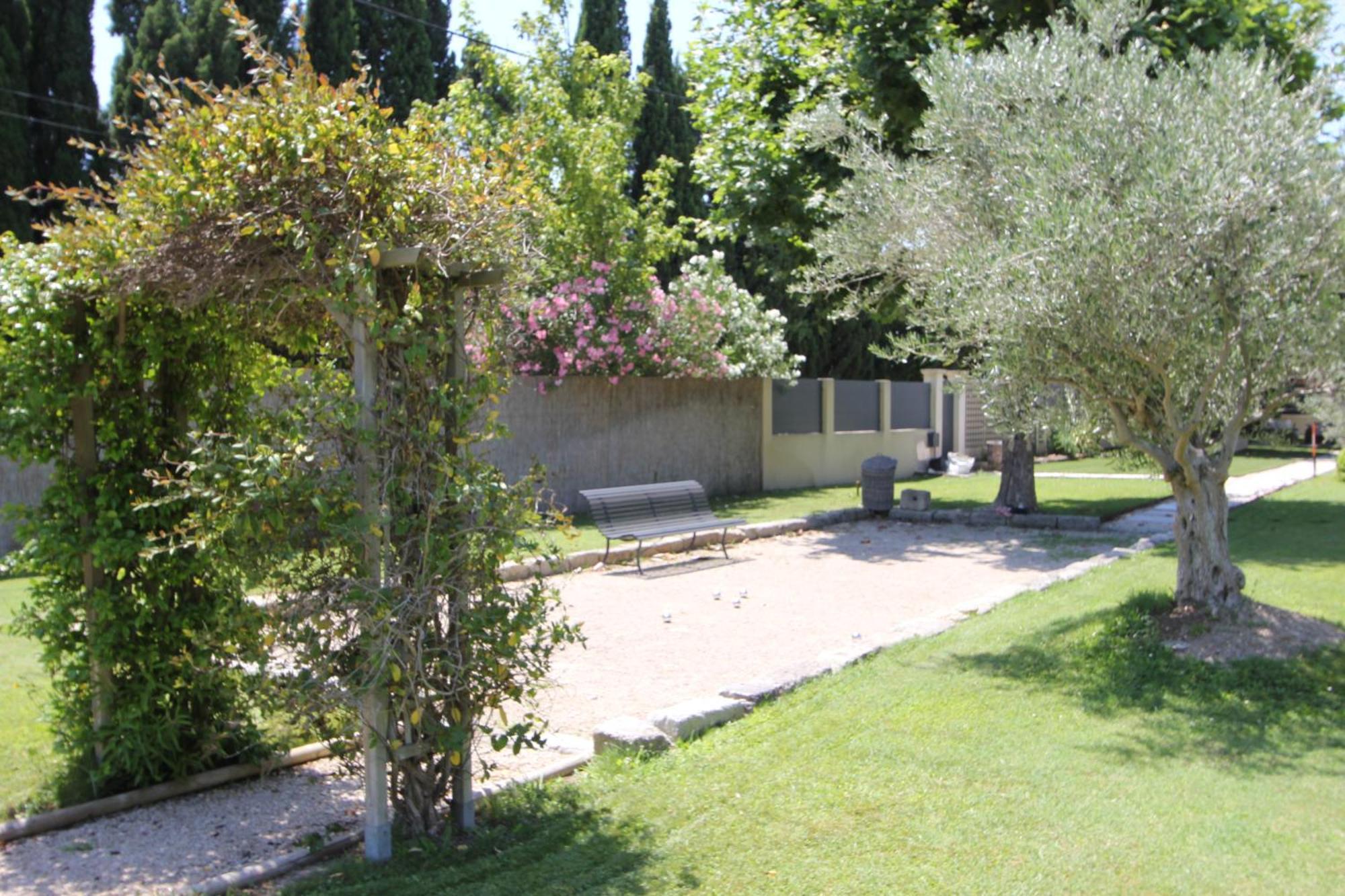 Mas Paloma Bed & Breakfast Rognonas Exterior photo